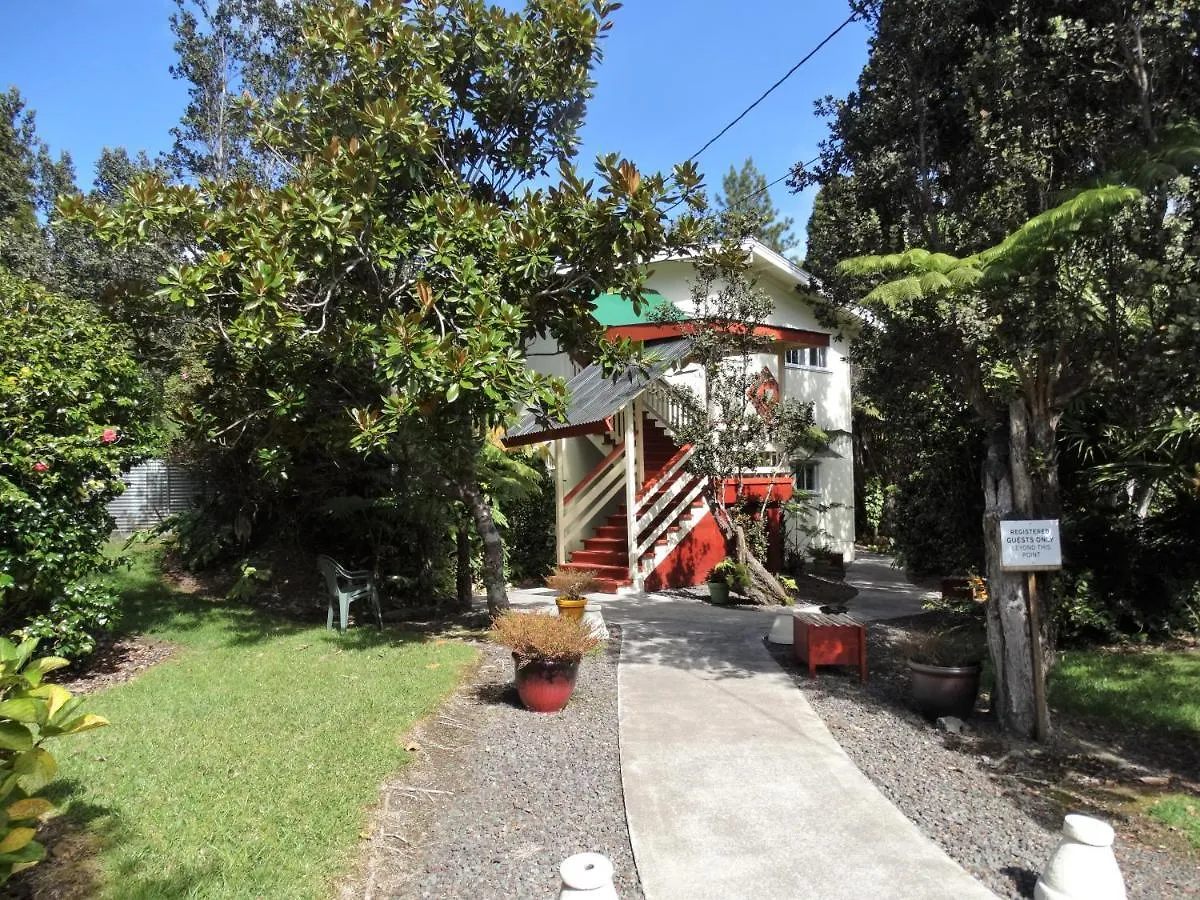 Volcano Hale Lodge